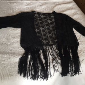 Divided medium excellent cond lace fringe